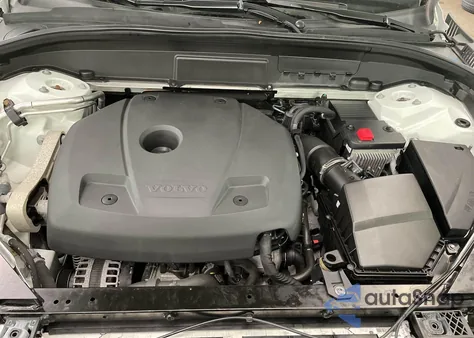 2021 Volvo Xc60 T5 Momentum z USA, uszkodzony, nr VIN YV4102RKXM1803450